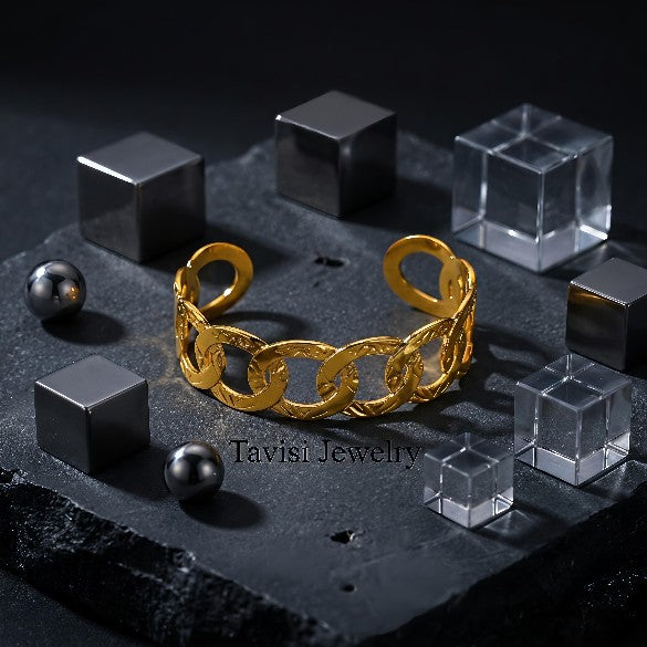 Front view of Tavisi Aurevia Luxe anti tarnish gold bracelet for women crafted with premium 316L surgical stainless steel