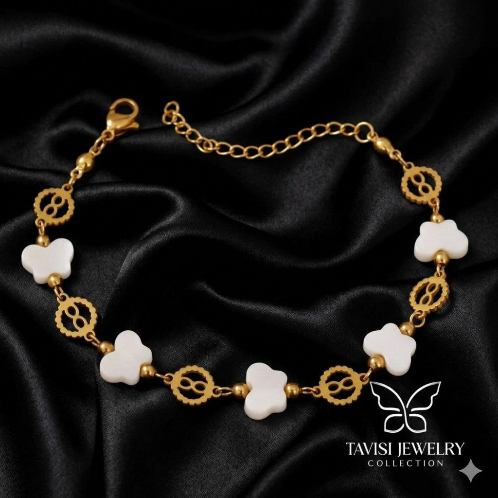 Close-up of White Clover Charm Gold Bracelet – premium anti tarnish luxury jewellery by Tavisi Jewelry