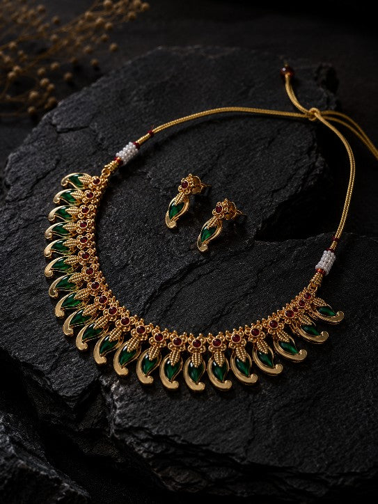 Traditional Mengo Palakka Necklace with green stones and gold finish