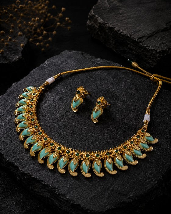 Mengo Palakka Necklace with pink stones and traditional gold finish