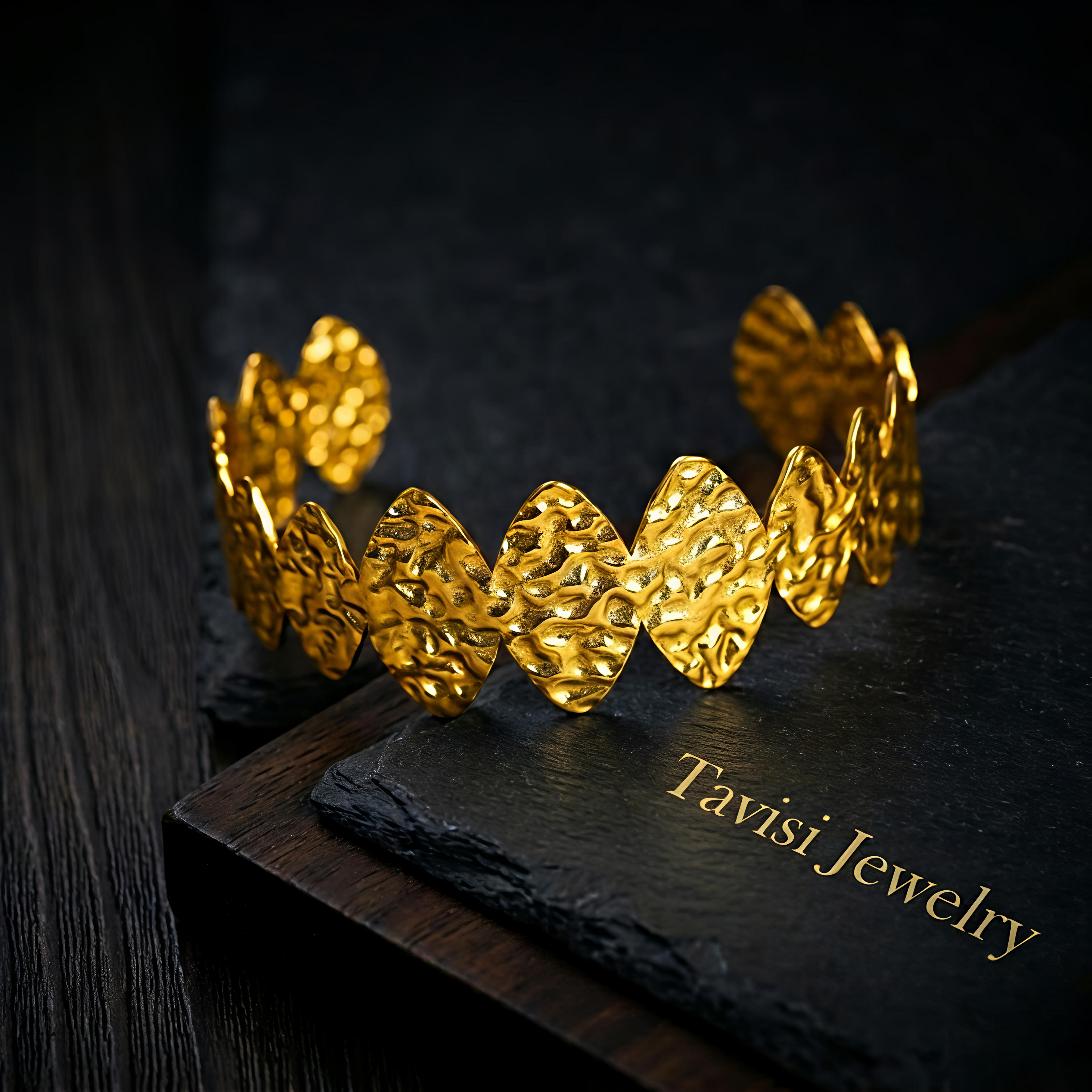 Premium 316L surgical stainless steel gold bracelet with 18K PVD coating by Tavisi Jewelry